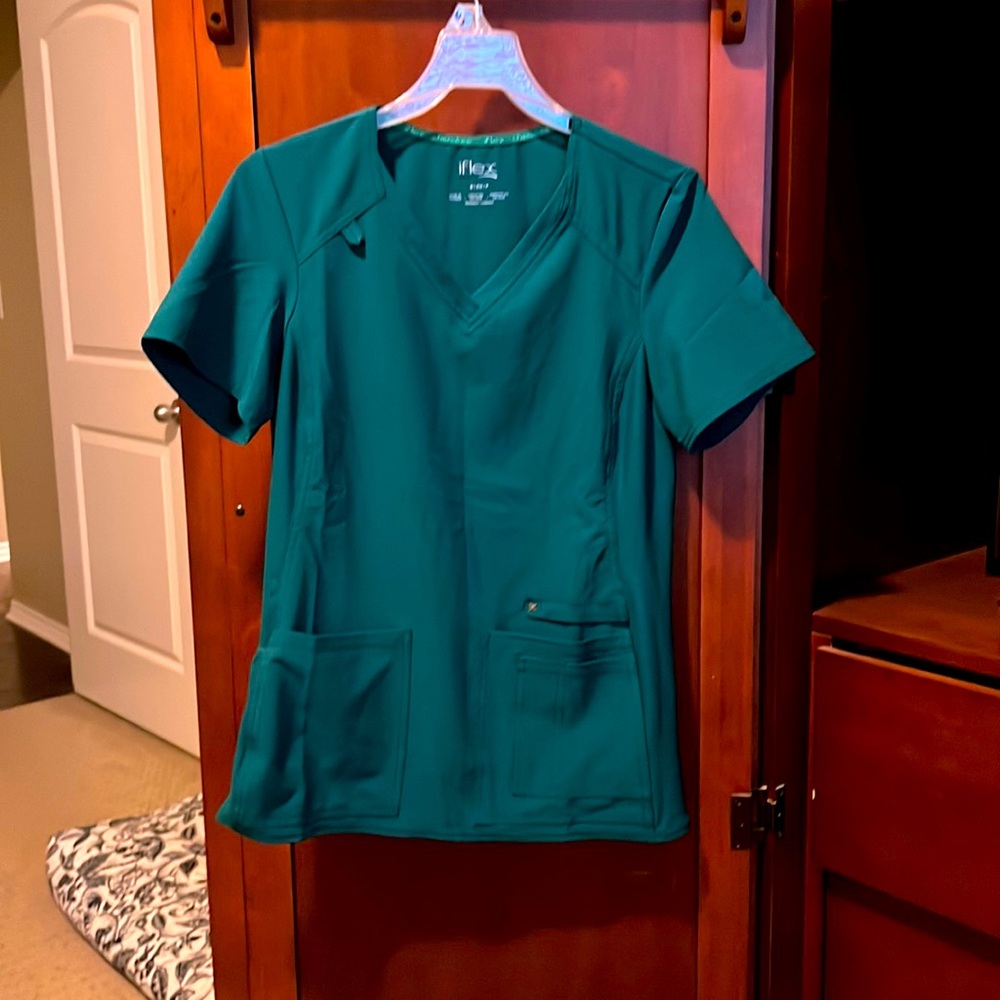 Women’s Cherokee IFlex scrub top